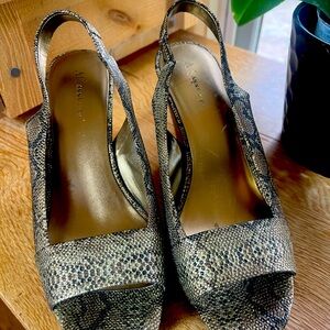 Anne Klein Fortuna Slingback Sandals Wedge Heels Gold/Bronze Vegan Snakeskin 9M